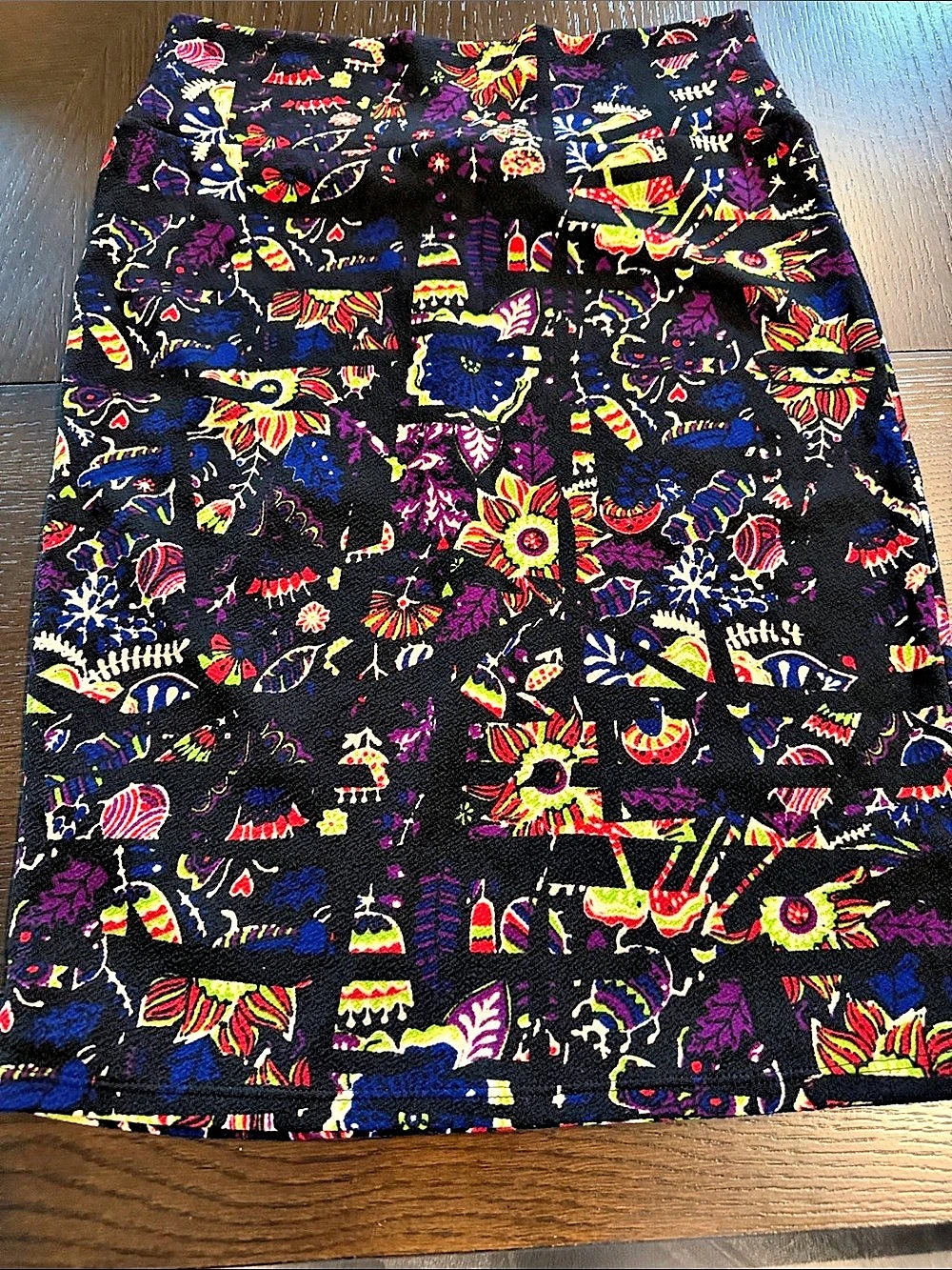 LuLaRoe Cassie Pencil Skirt Abstract Print Mini Skirt Size Medium